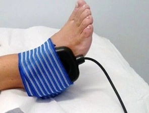 La magnetoterapia è una pratica di medicina alternativa, che prevede l'utilizzo di campi magnetici per trattare determinate condizioni di salute. I promotori della magnetoterapia sostengono che l'esposizione di parti del corpo umano a campi magnetici abbia effetti benefici sulla salute, specialmente tra: Coloro che presentano fratture ossee. La magnetoterapia sembrerebbe accelerare la formazione e il consolidamento del cosiddetto callo osseo